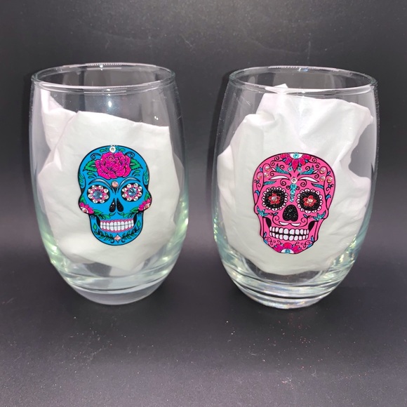 BLING SWAROVSKI CRYSTAL ACCENTED SUGAR SKULL CANDY SKULL STEMLESS WINE GLASS SET - Picture 5 of 16